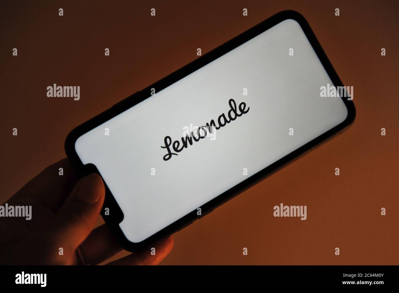 Sito web di SoftBank's Backed Lemonade inc è visto. La limonata è assicurazione per i proprietari di abitazione e affitti Foto Stock