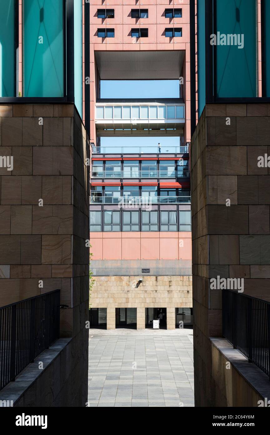 Italia, Lombardia, Milano, quartiere Bicocca, particolare dell'Università progettata da Vittorio Gregotti Foto Stock