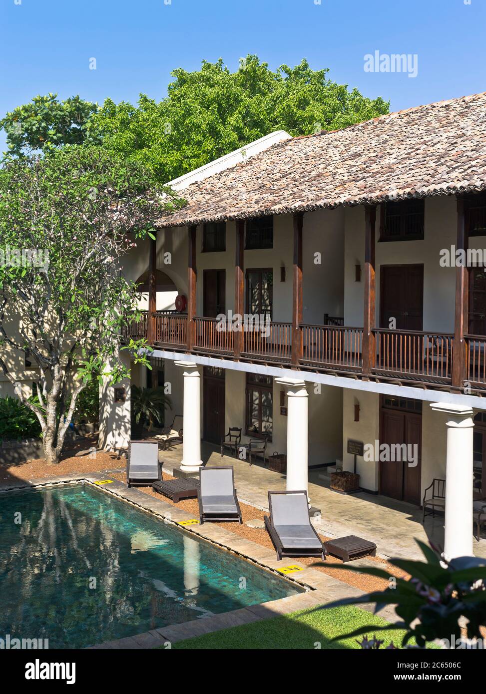 dh Galle Fort Hotel GALLE FORT SRI LANKA Colonial Hotel piscina cortile alloggio esterno lankan asia Foto Stock