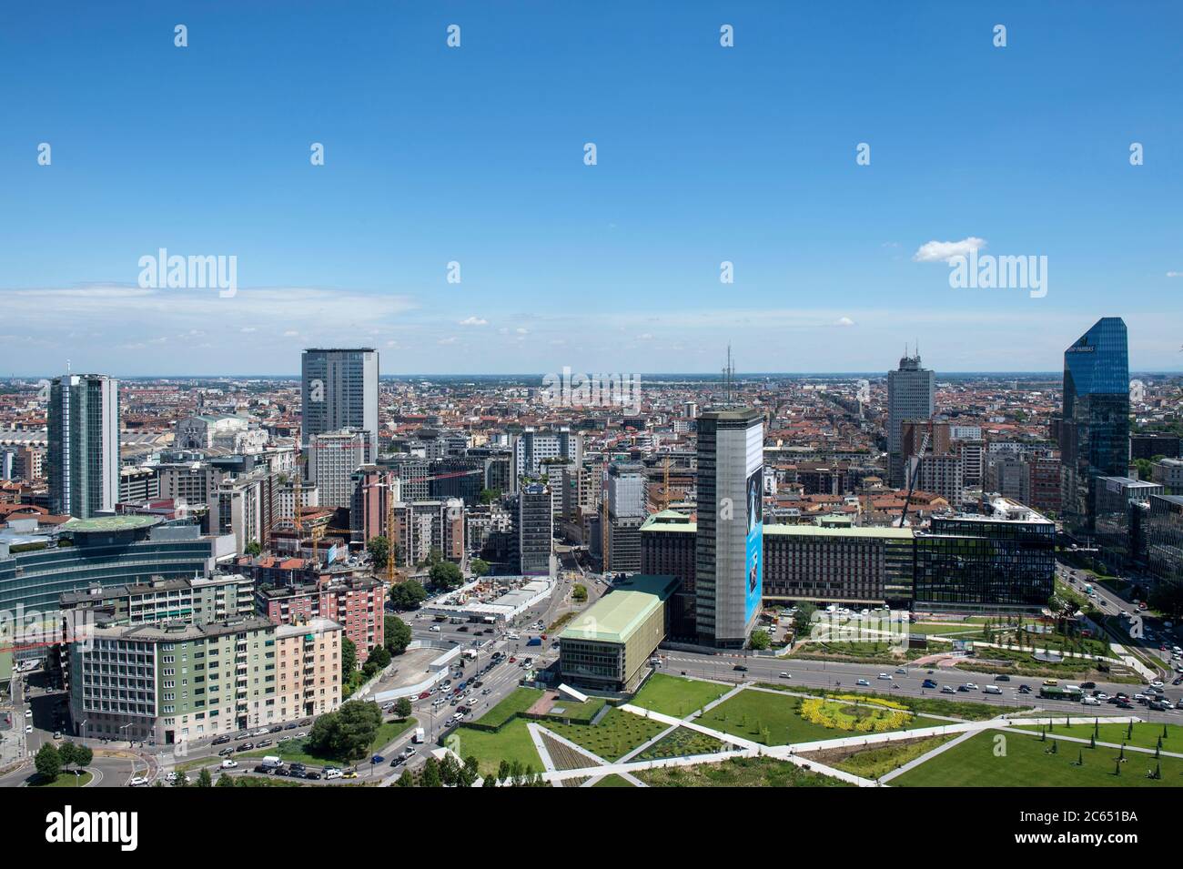 Italia, Lombardia, Milano, paesaggio urbano con Parco della Biblioteca degli alberi Foto Stock