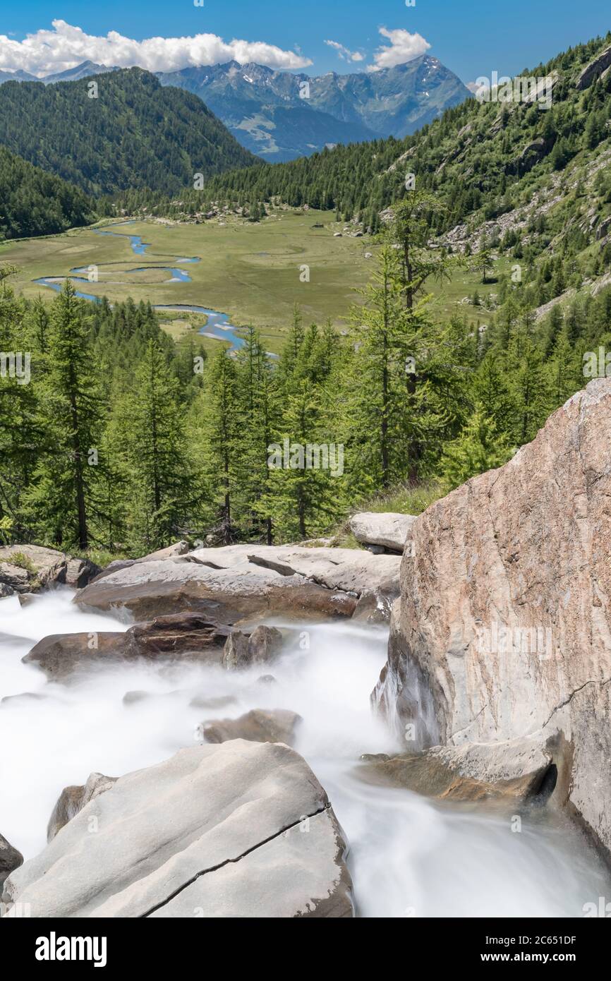 Cascata con vista aerea sulla Predarossa, Lombardia, Italia Foto Stock