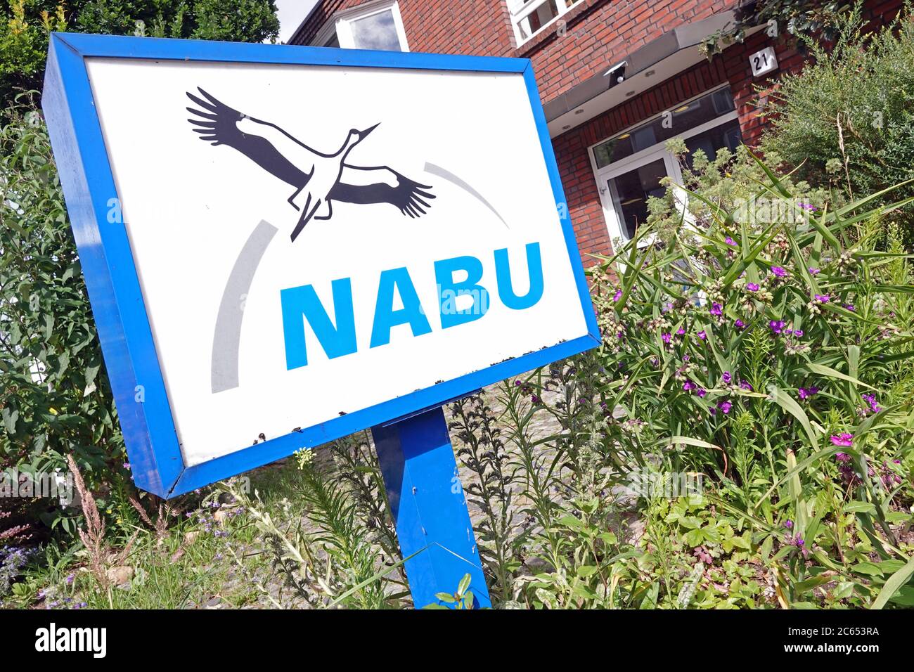 Amburgo, Germania. 07 luglio 2020. Vista esterna della sede centrale dell'Unione per la conservazione della natura e della biodiversità (NABU) ad Amburgo. Martedì l'associazione ambientale presenterà i risultati della propria rete di monitoraggio dell'aria. Nabu parla di dati allarmanti nonostante la conformità con i valori medi annuali. Credit: Jonas Klüter/dpa/Alamy Live News Foto Stock