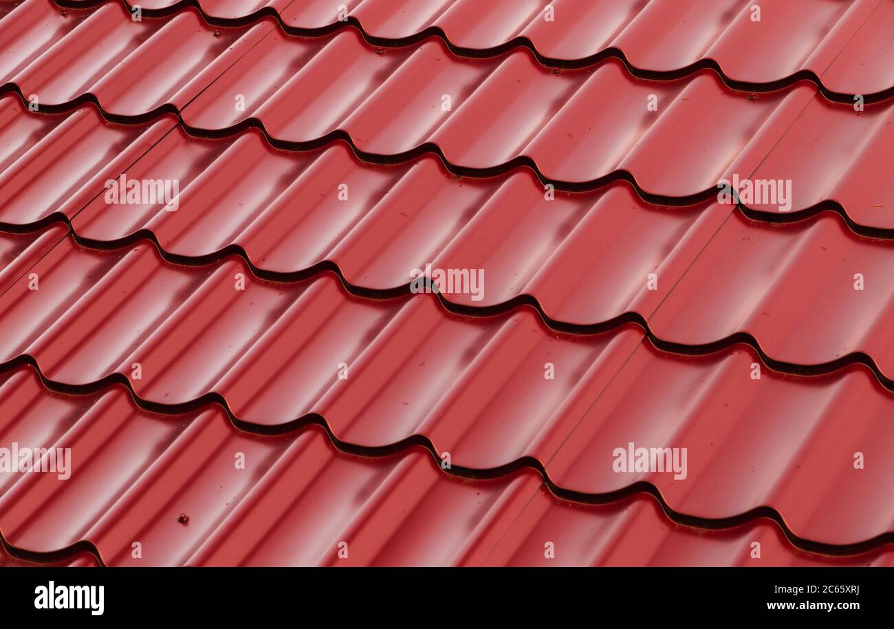 Rosso metallo frulle pendenza del tetto, sfondo foto texture Foto Stock