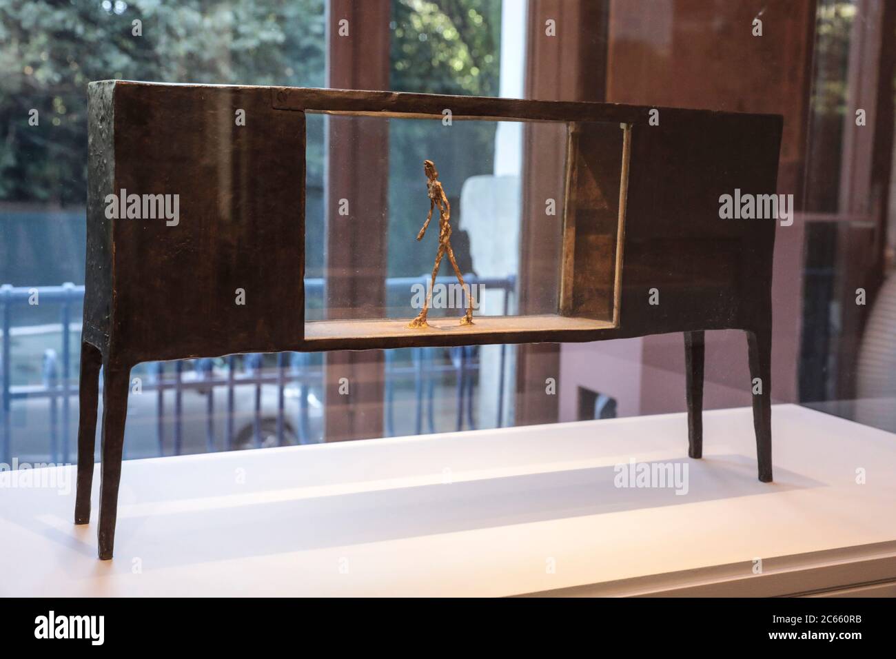 MOSTRA: L'UOMO CHE CAMMINA, GIACOMETTI INSTITUT, PARIGI Foto Stock
