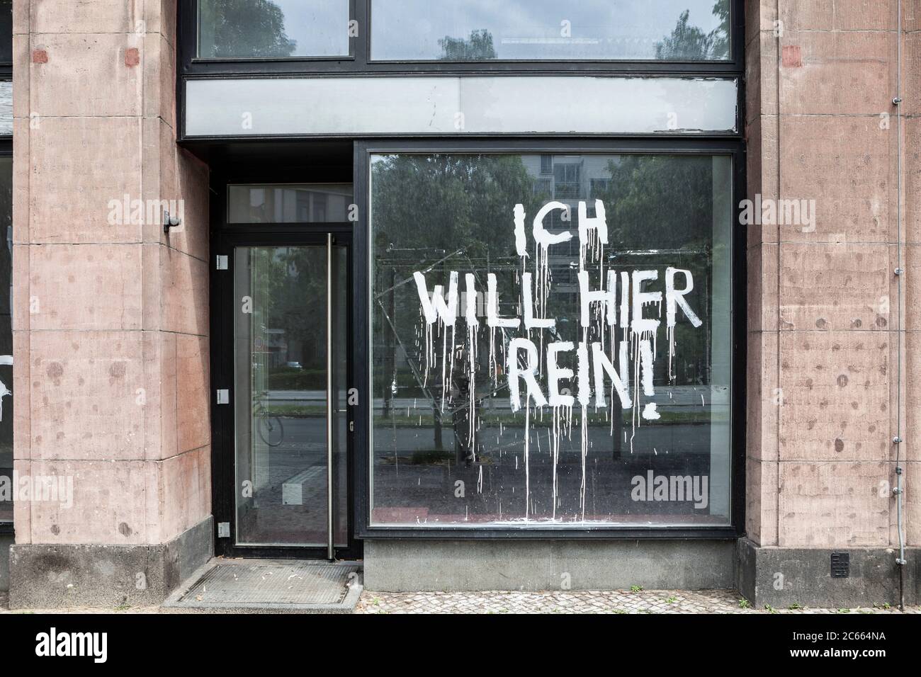 Casa vacante a Berlino con l'iscrizione 'Ich will hier rein' (voglio entrare qui) Foto Stock