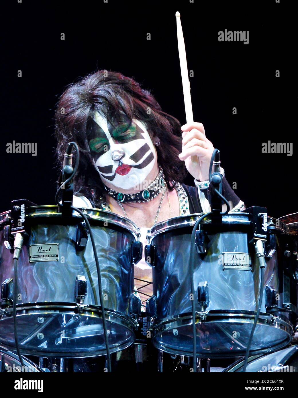 Il batterista Eric Singer suona con UN BACIO all'Hard Rock Live Arena di Hollywood, Florida. Foto Stock