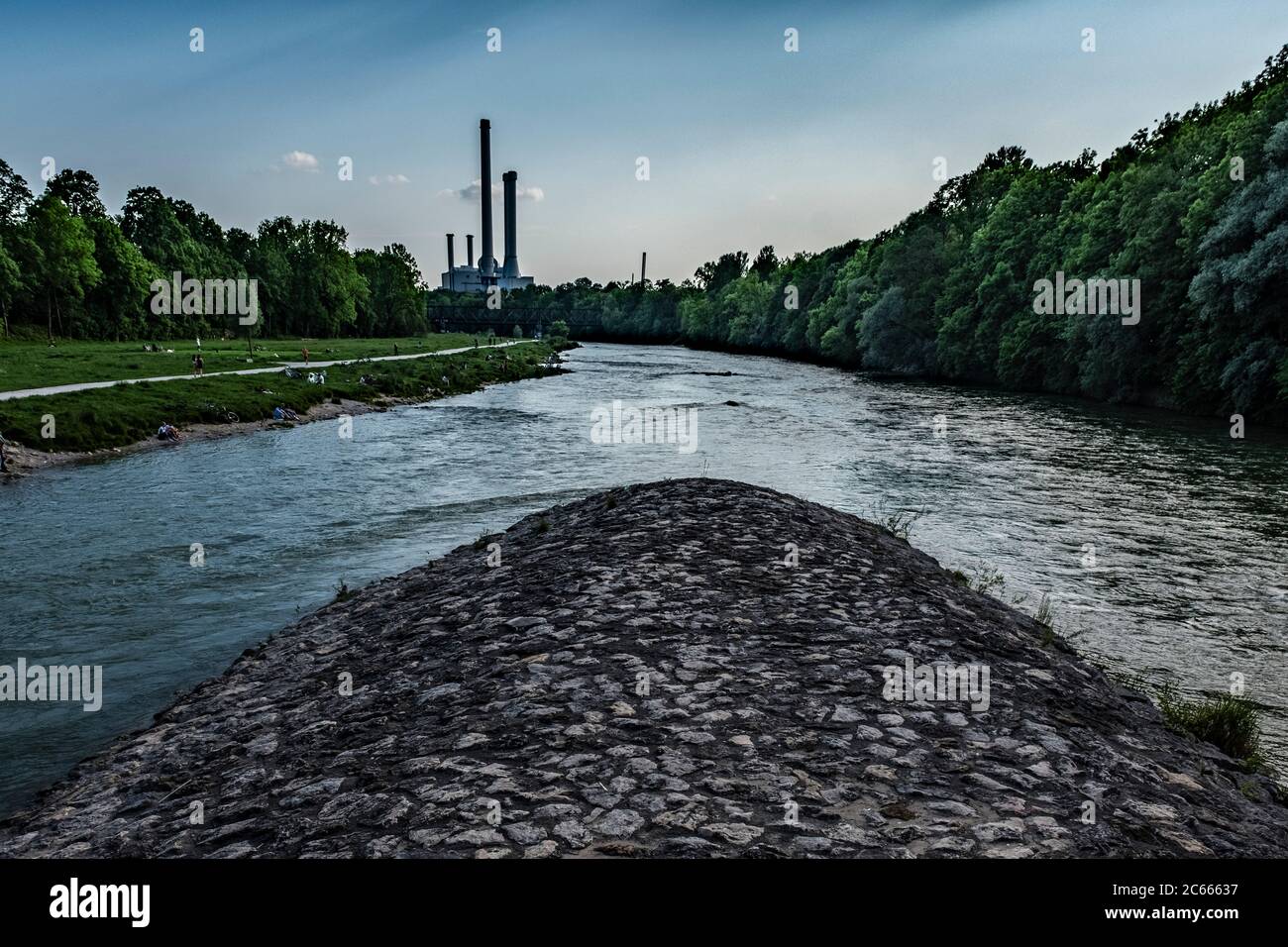 Isar con centrale combinata di calore ed energia elettrica, Monaco, Baviera, Germania Foto Stock