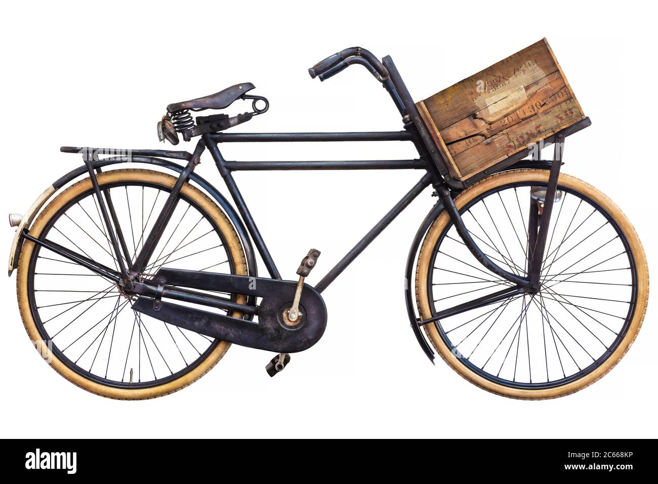 Bicicletta da carico nera d'epoca con vecchia cassa di trasporto in legno e sella in pelle Foto Stock