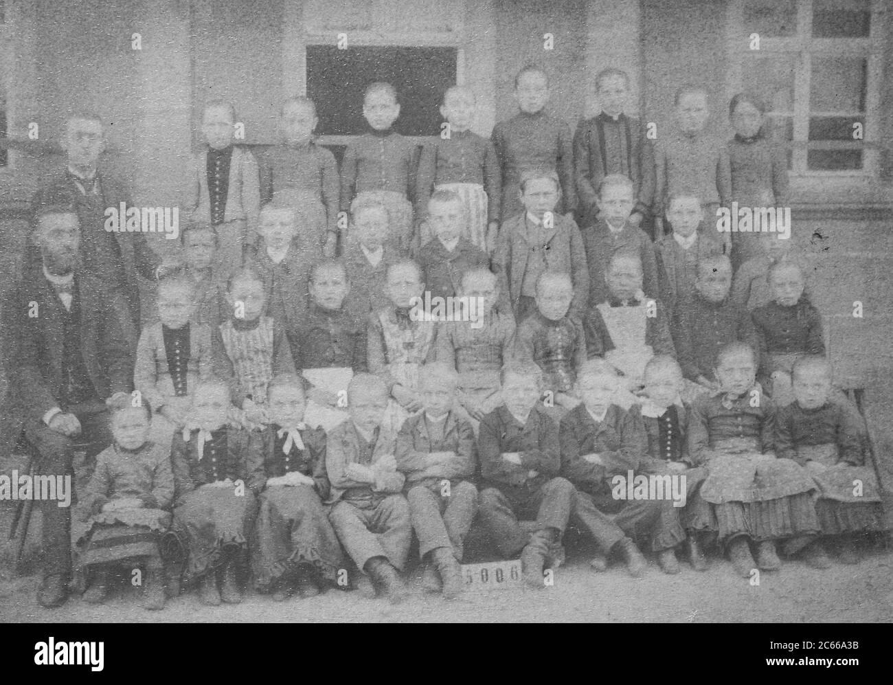 Foto in classe sbiadita di una classe scolastica nel 1890, Sassonia, Germania / verblichenes Klassenfoto einer Schulklasse im Jahre 1890, Sachsen, Deutschland, Historisch, storico, digitale riproduzione migliorata di un originale del 19 ° secolo / digitale Reproduktion einer Originalvollage aus dem 19. Jahrhundert Foto Stock
