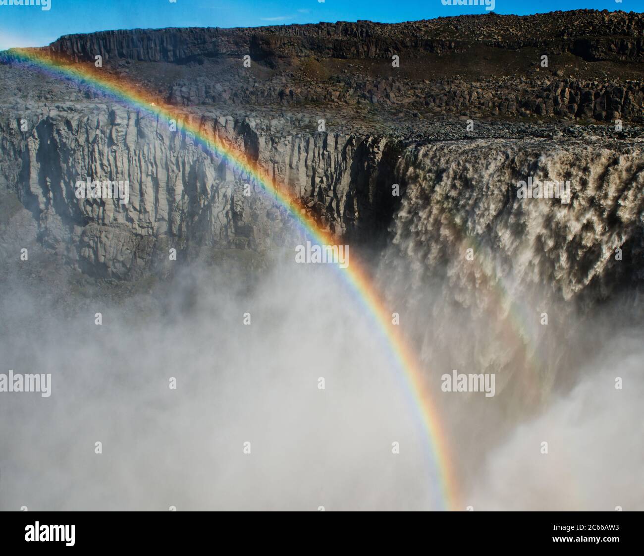 rainbow sopra cascata di Dettifoss, cerchio d'Oro, Islanda, Scandinavia, Europa Foto Stock