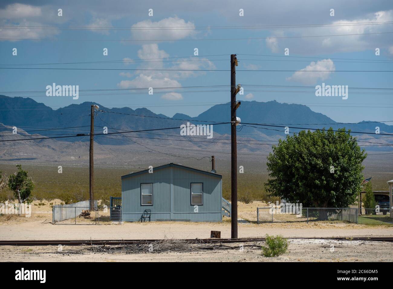 Casa nel deserto di Mojave, California, Stati Uniti Foto Stock