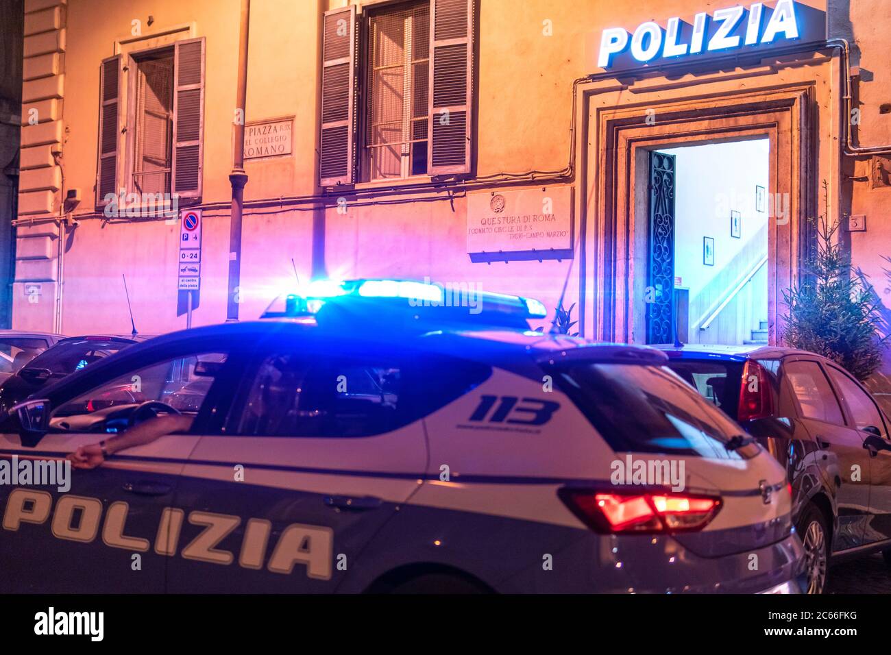 Polizia, luci di emergenza blu, notte, Roma Foto Stock