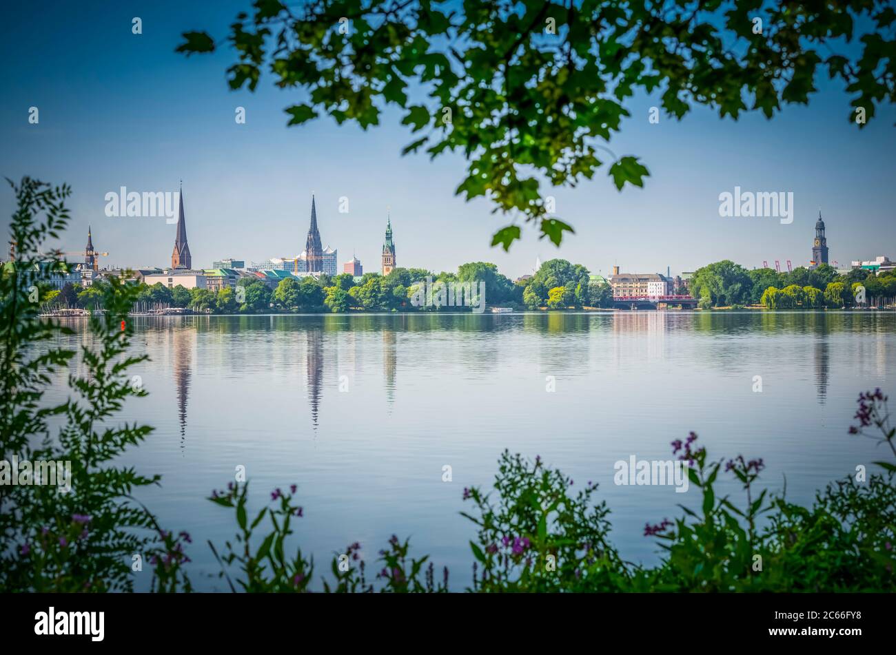 Germania, Amburgo, skyline, lago Outer Alster Foto Stock