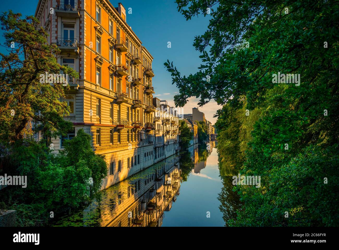 Germania, Amburgo, Eppendorf (distretto), Isebek Canal, Klosterallee Foto Stock