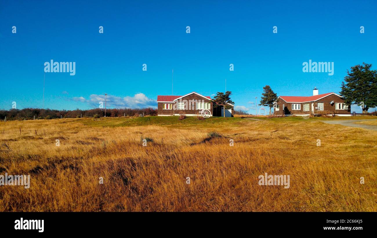 Case su campo e prato, Ushuaia, Argentina Foto Stock