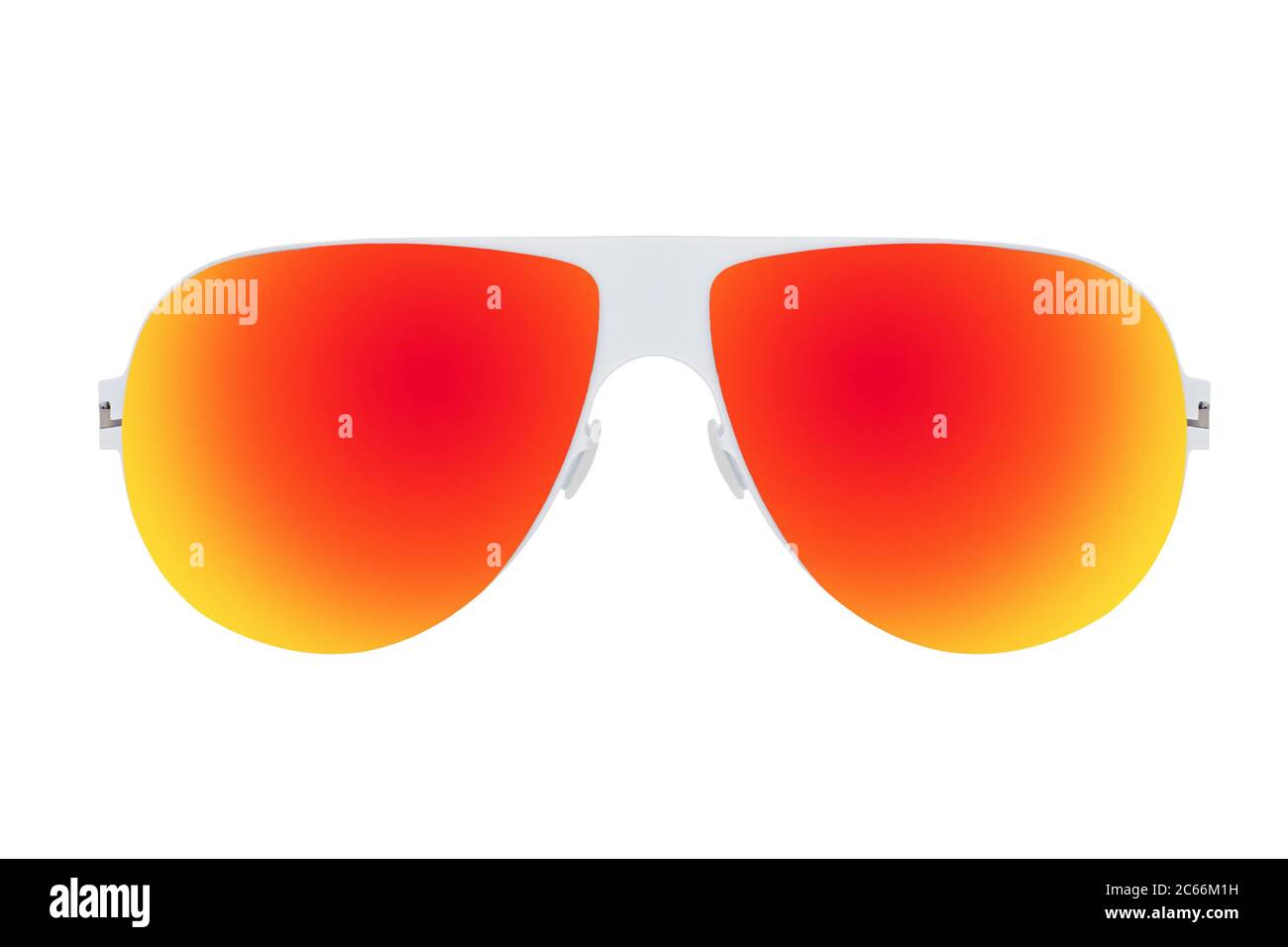 Occhiali da sole bianchi con lenti a specchio arancioni isolate su sfondo  bianco Foto stock - Alamy