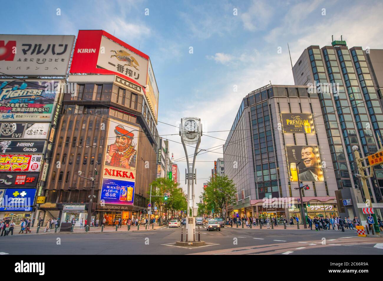 Giappone, città di Sapporo, attraversamento di Susukino Foto Stock