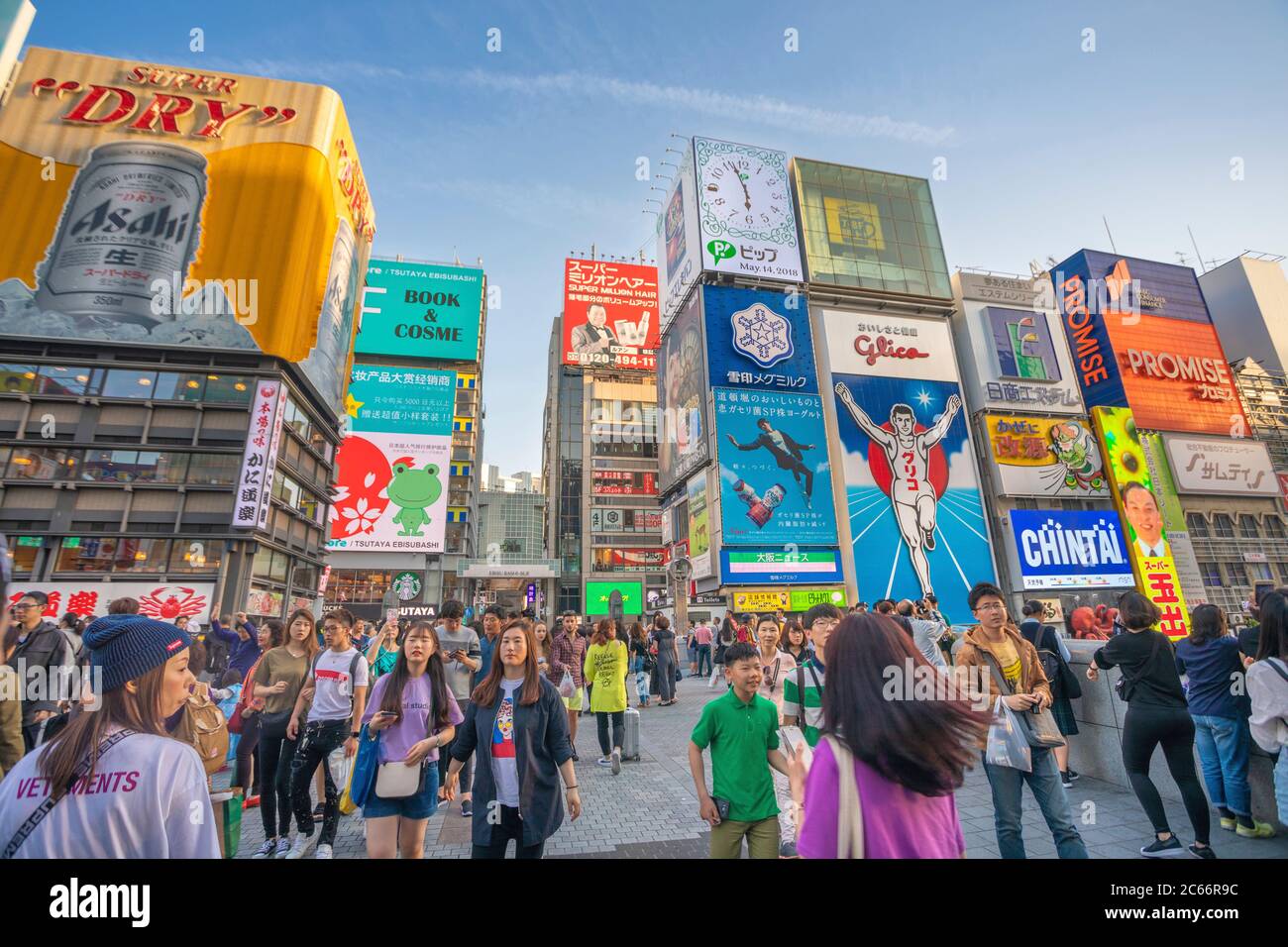 Giappone, città di Osaka, area Namba, quartiere di Dotombori Foto Stock