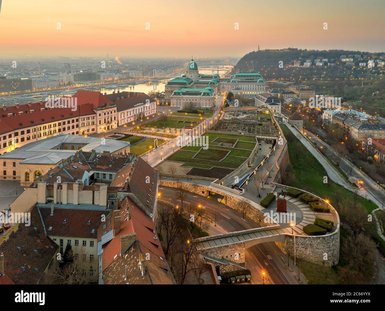 Europa Ungheria Budapest Buda Catle. Sandor Palace. Paesaggio urbano. Antenna Foto Stock