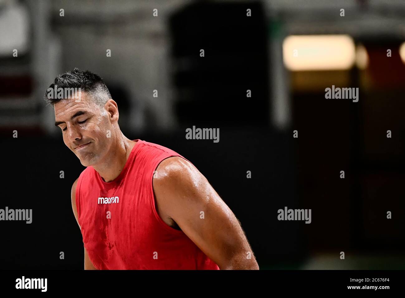 Varese, Italia. 07 luglio 2020. Argentine, Luis Scola di Pallacanestro Varese durante la prima sessione di allenamento nella sua nuova serie italiana di Legabasket, una squadra all'Enerxenia Arena. Credit: SOPA Images Limited/Alamy Live News Foto Stock