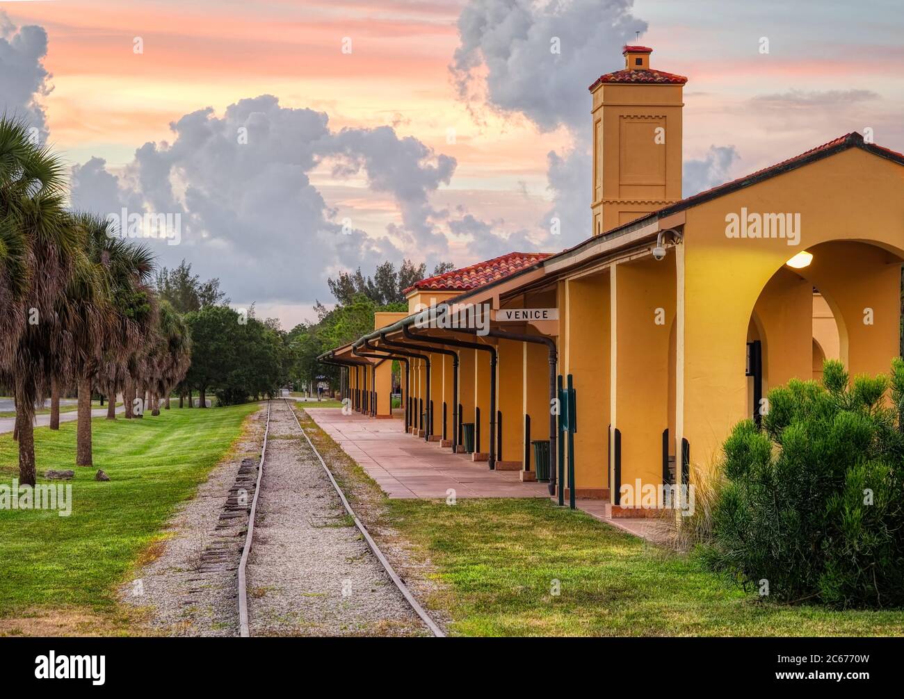 Il deposito storico in stile rivival mediterraneo del treno di Venezia costruito nel 1927 dalla Seaboard Air Line Railway a Venezia, Florida, negli Stati Uniti Foto Stock