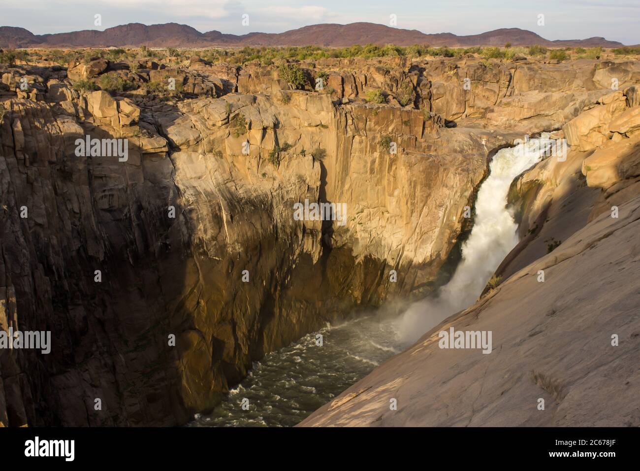 La cascata principale delle Cascate Augrabies, che si tuffa nella gola del Fiume Orange, nel Parco Nazionale Augrabies, nel Capo Nord, in Sud Africa Foto Stock
