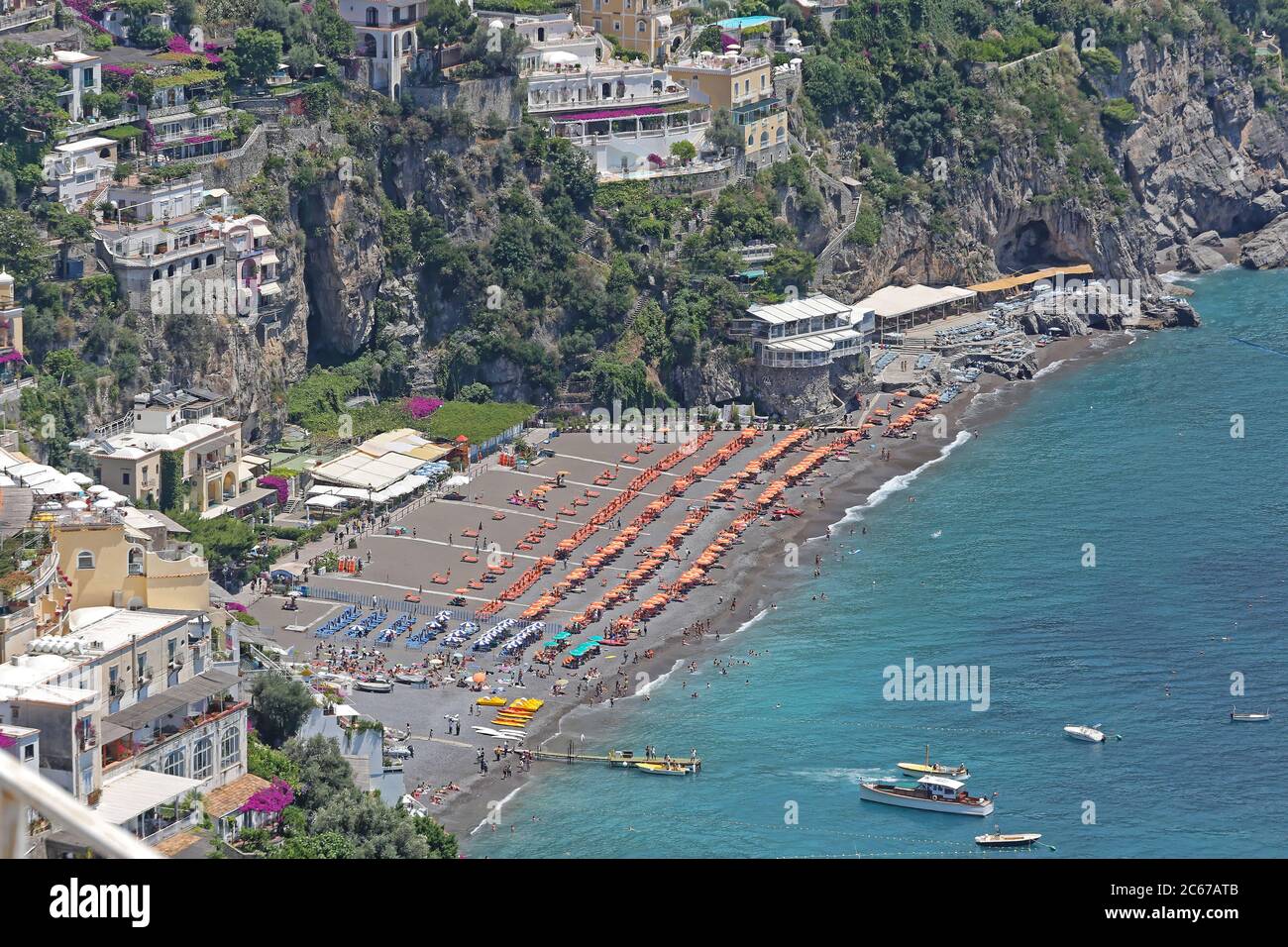 Positano, Italia - 27 Giugno 2014: Spiaggia di Big Sandy in estate a Positano, Italia. Foto Stock