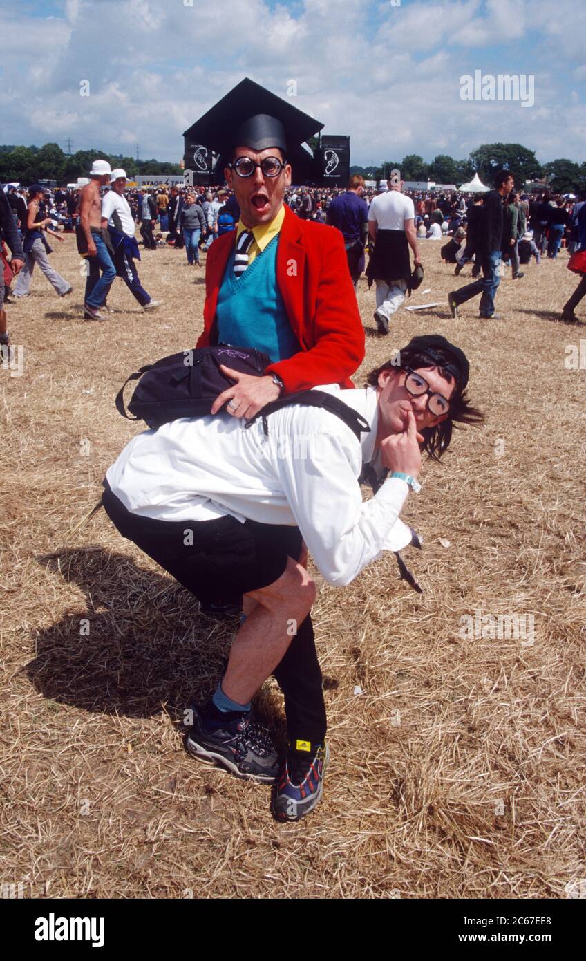 Insegnante di abbigliamento di fantasia al Glastonbury Festival 2000, Worthy Farm Somerset, Inghilterra, Regno Unito. Foto Stock