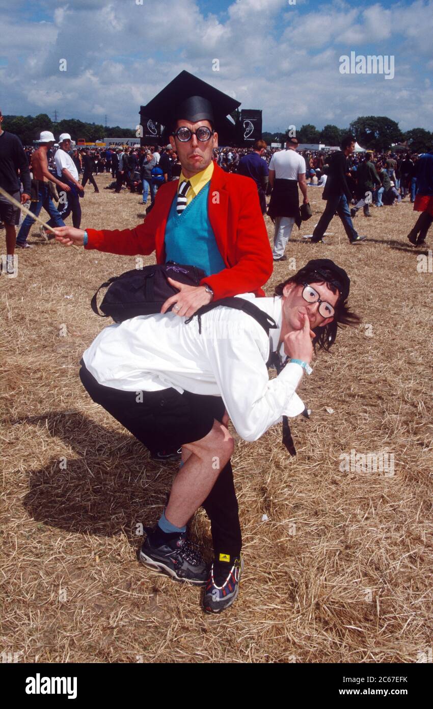 Insegnante di abbigliamento di fantasia al Glastonbury Festival 2000, Worthy Farm Somerset, Inghilterra, Regno Unito. Foto Stock