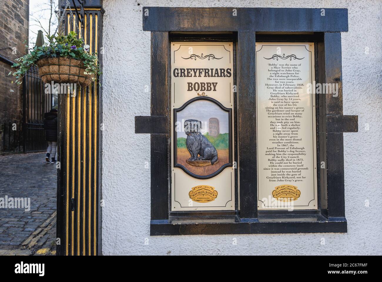 Informazioni sul famoso cane al pub Greyfriars Bobby su Candlemaker Row a Edimburgo, la capitale della Scozia, parte del Regno Unito Foto Stock