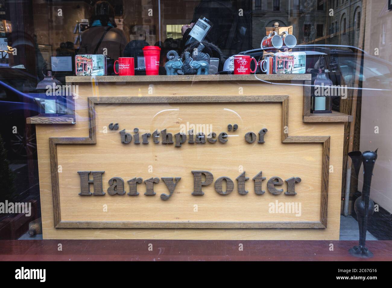 Il cosiddetto luogo di nascita di Harry Potter - Elephant House, famoso caffè a George IV Bridge Street a Edimburgo, la capitale della Scozia, parte del Regno Unito Foto Stock