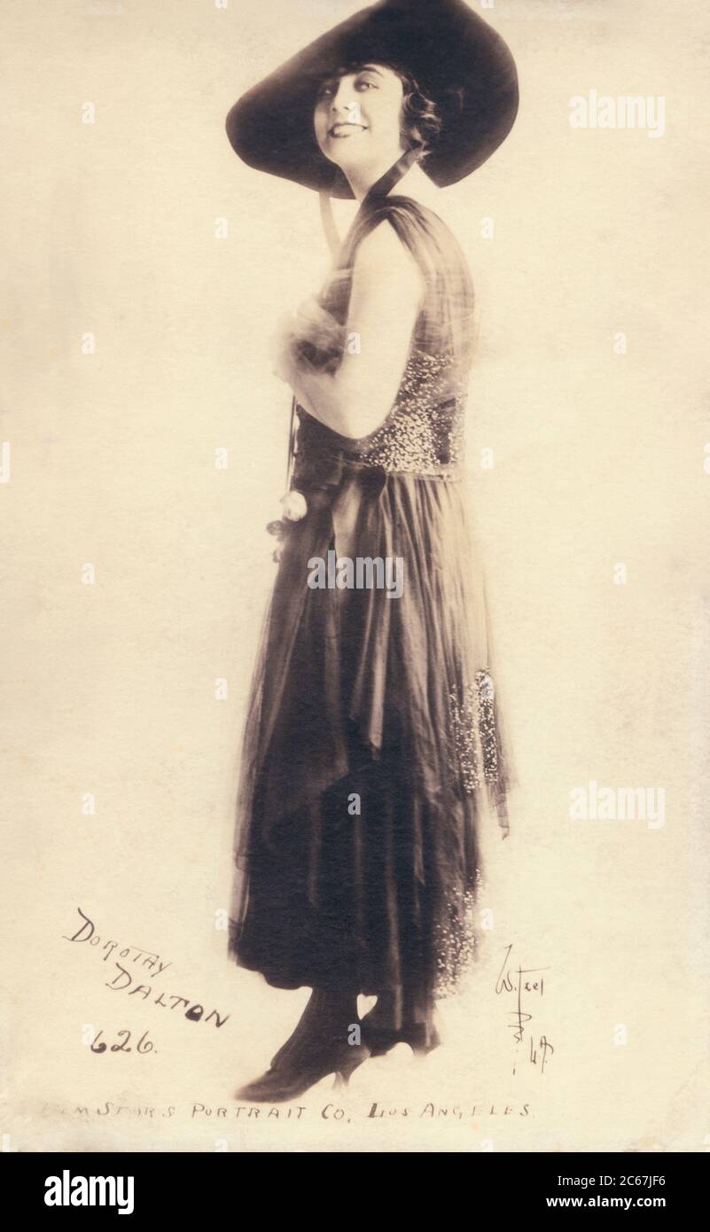 Silent Film Actress Dorothy Dalton, Full-Length Pubblicità Ritratto, foto di Albert Witzel, fine del 1910 Foto Stock