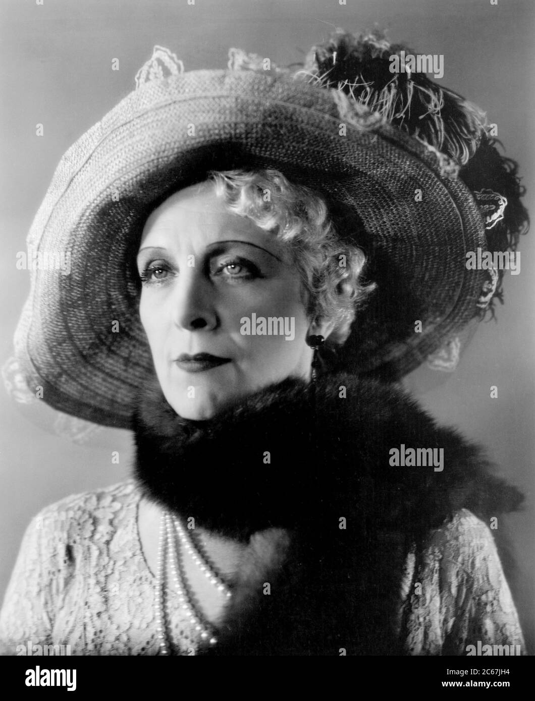 Cecil Cunningham, responsabile e spalle Pubblicità Ritratto per il film, 'If i Had a Million', Paramount Pictures, 1932 Foto Stock