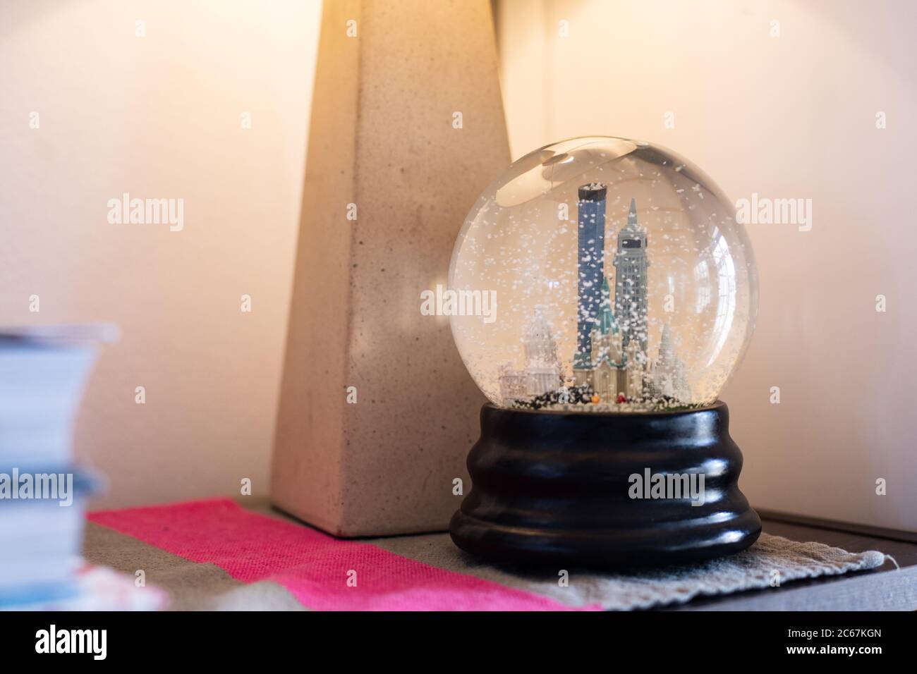 Un globo di neve con edifici dal centro di Minneapolis e Saint Paolo Foto Stock