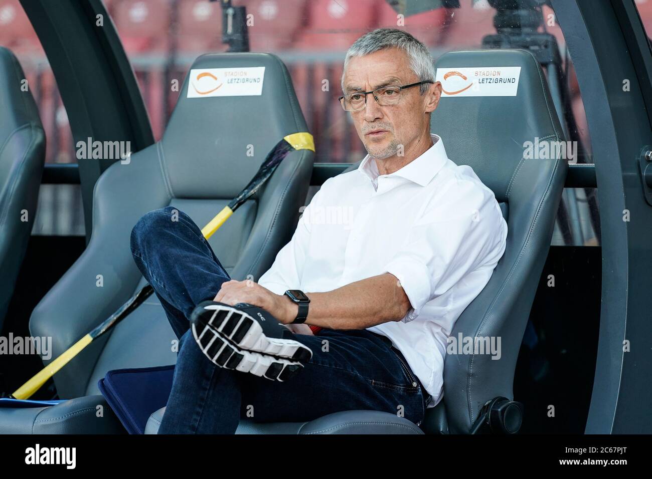 07.07.2020, Zurich, Letzigrund, Soccer Challenge League: Grasshopper Club Zurich - FC Stade-Lausanne-Ouchy, coach Zoltan Kadar (GC) Credit: SPP Sport Press Photo. /Alamy Live News Foto Stock