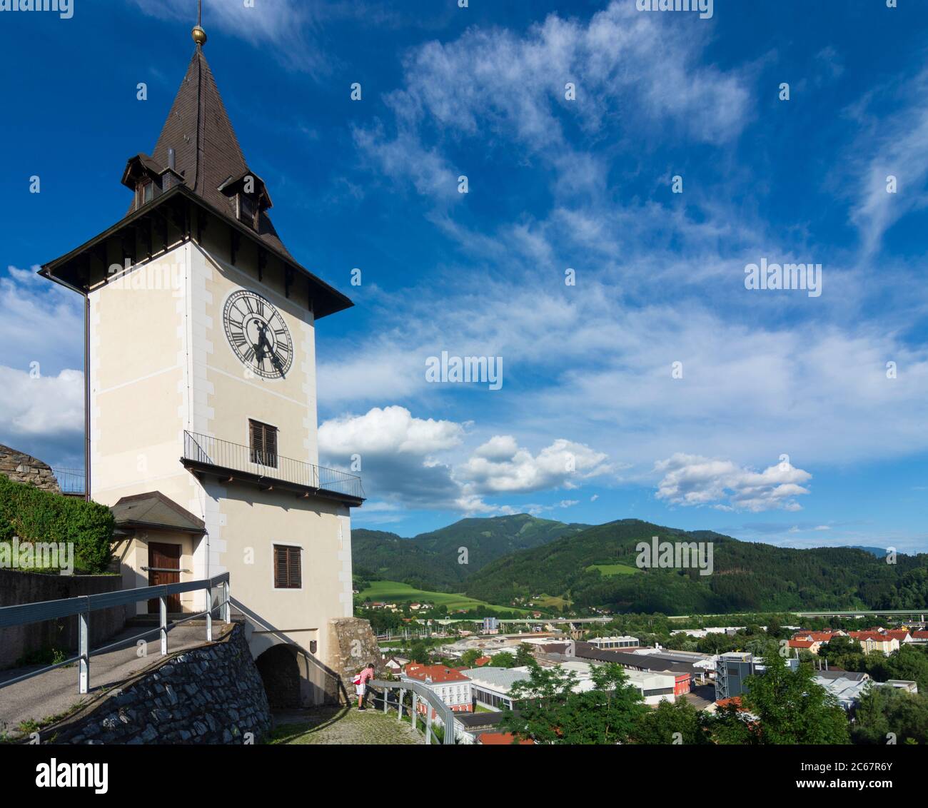 Bruck an der Mur: Uhrturm (torre dell'orologio) sullo Schlossberg a Murau-Murtal, Steiermark, Stiria, Austria Foto Stock