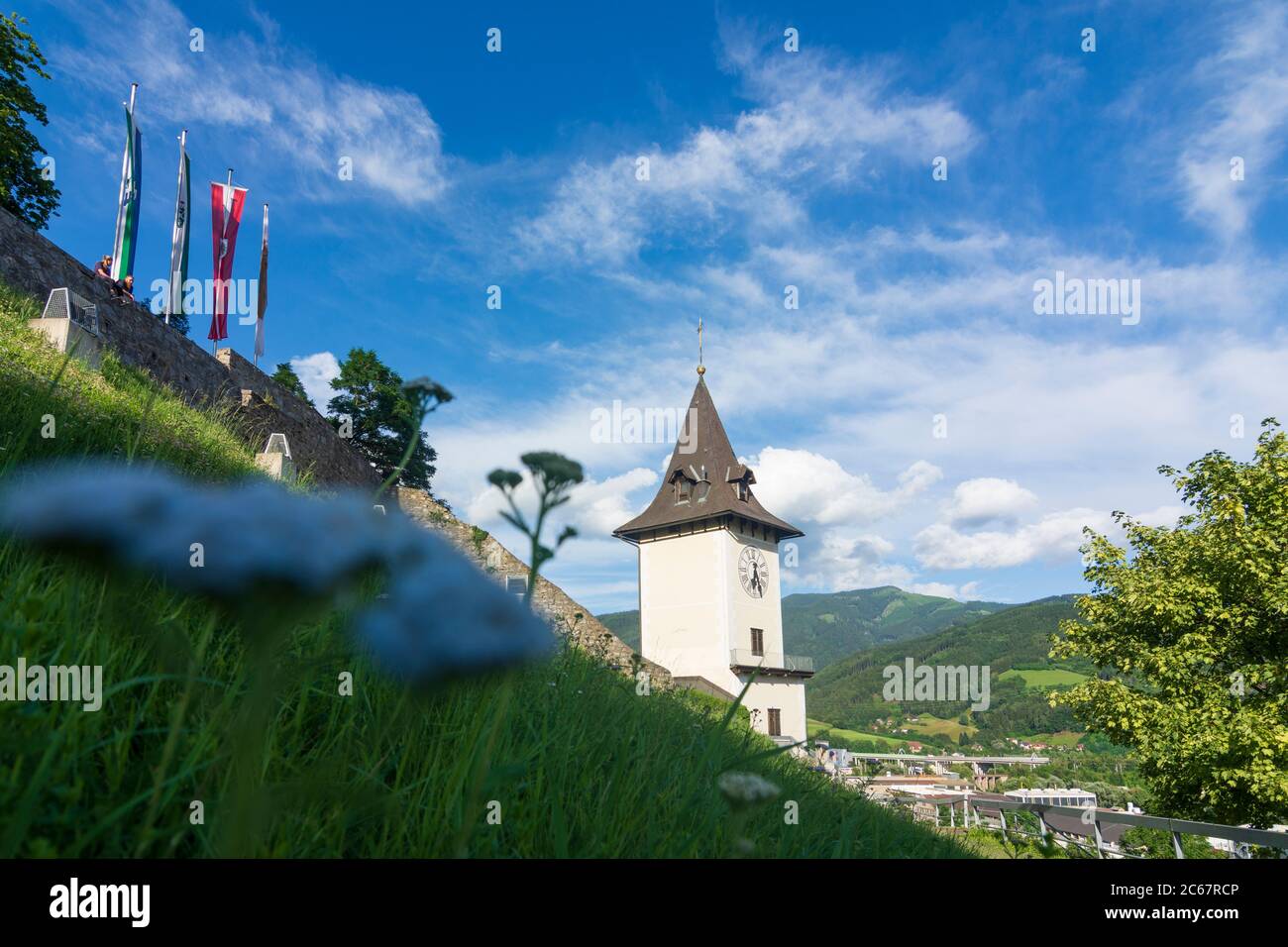 Bruck an der Mur: Uhrturm (torre dell'orologio) sullo Schlossberg a Murau-Murtal, Steiermark, Stiria, Austria Foto Stock