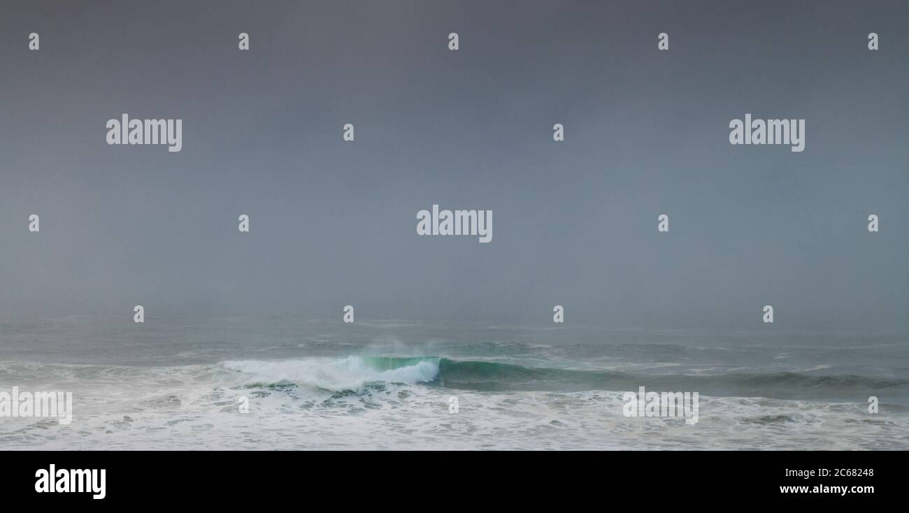 Vista delle onde e della tempesta, oceano Pacifico, Marin County, California, Stati Uniti Foto Stock