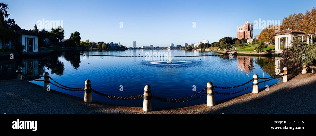 Vista della fontana sul lago Merritt, Oakland, California, USA Foto Stock