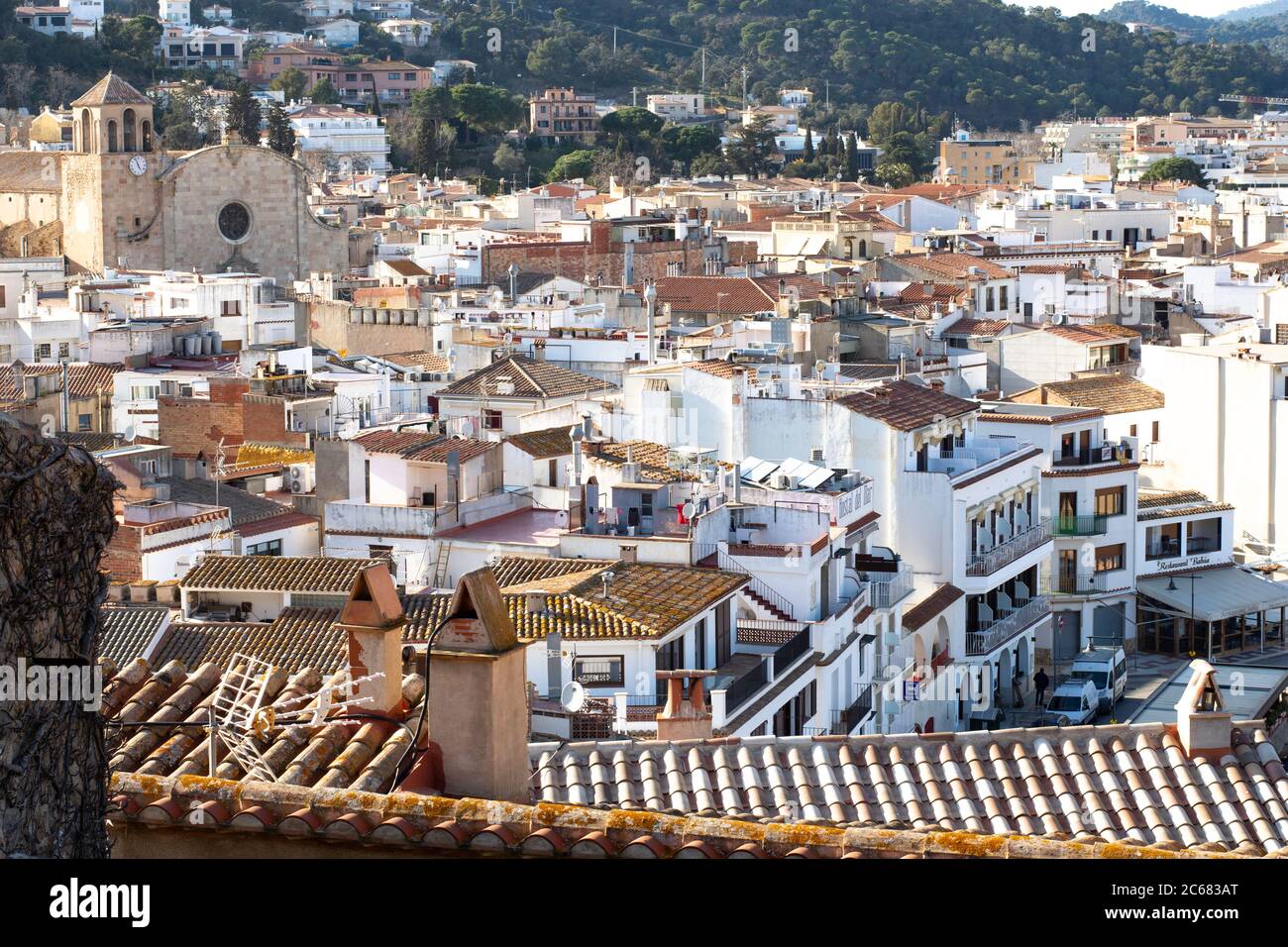 Edifici bianchi mediterranei - Tossa de Mar, Spagna Foto Stock