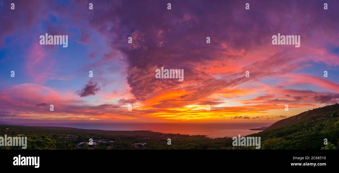 Vista del tramonto sulla costa sud di Kona con Kealakekua Bay, Hawaii, USA Foto Stock