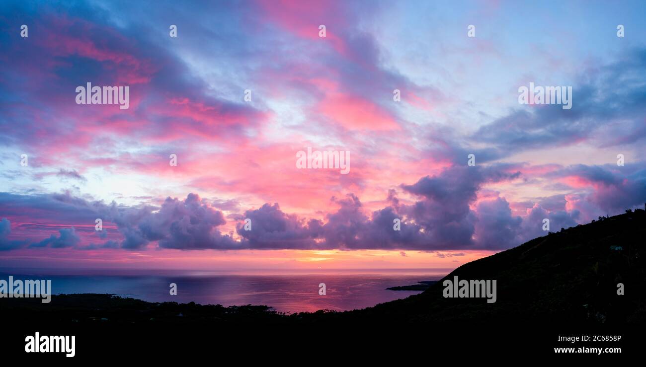 Vista del tramonto sulla baia di Kealakeku, Hawaii, USA Foto Stock