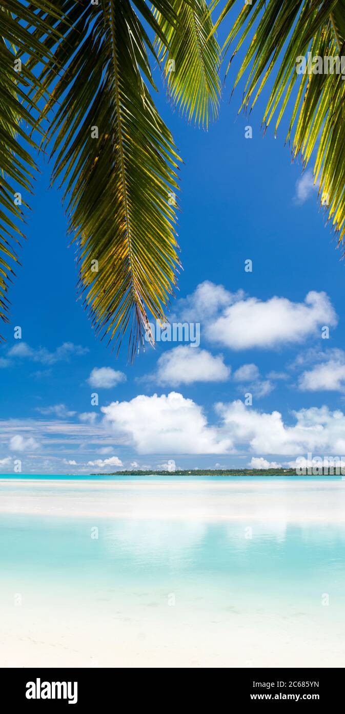 Vista sulla spiaggia sulla Laguna di Aitutaki, Aitutaki, Isole Cook Foto Stock