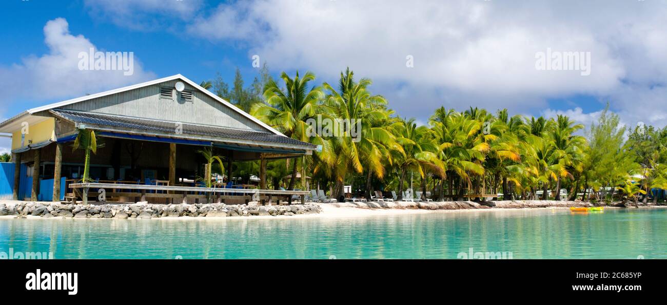 Vista del Blue Lagoon Restaurant sulla Laguna di Aitutaki, Aitutaki, Isole Cook Foto Stock