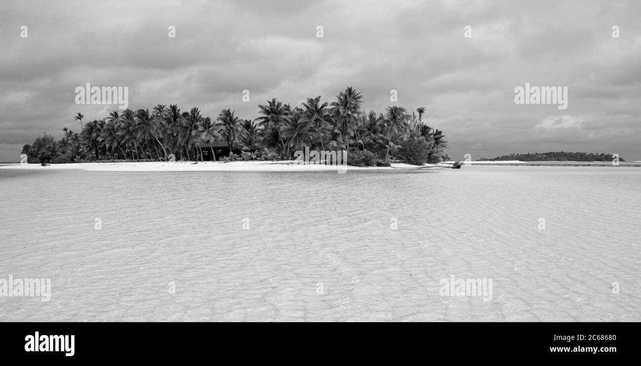 Vista sulla spiaggia sulla Laguna di Aitutaki, Aitutaki, Isole Cook Foto Stock