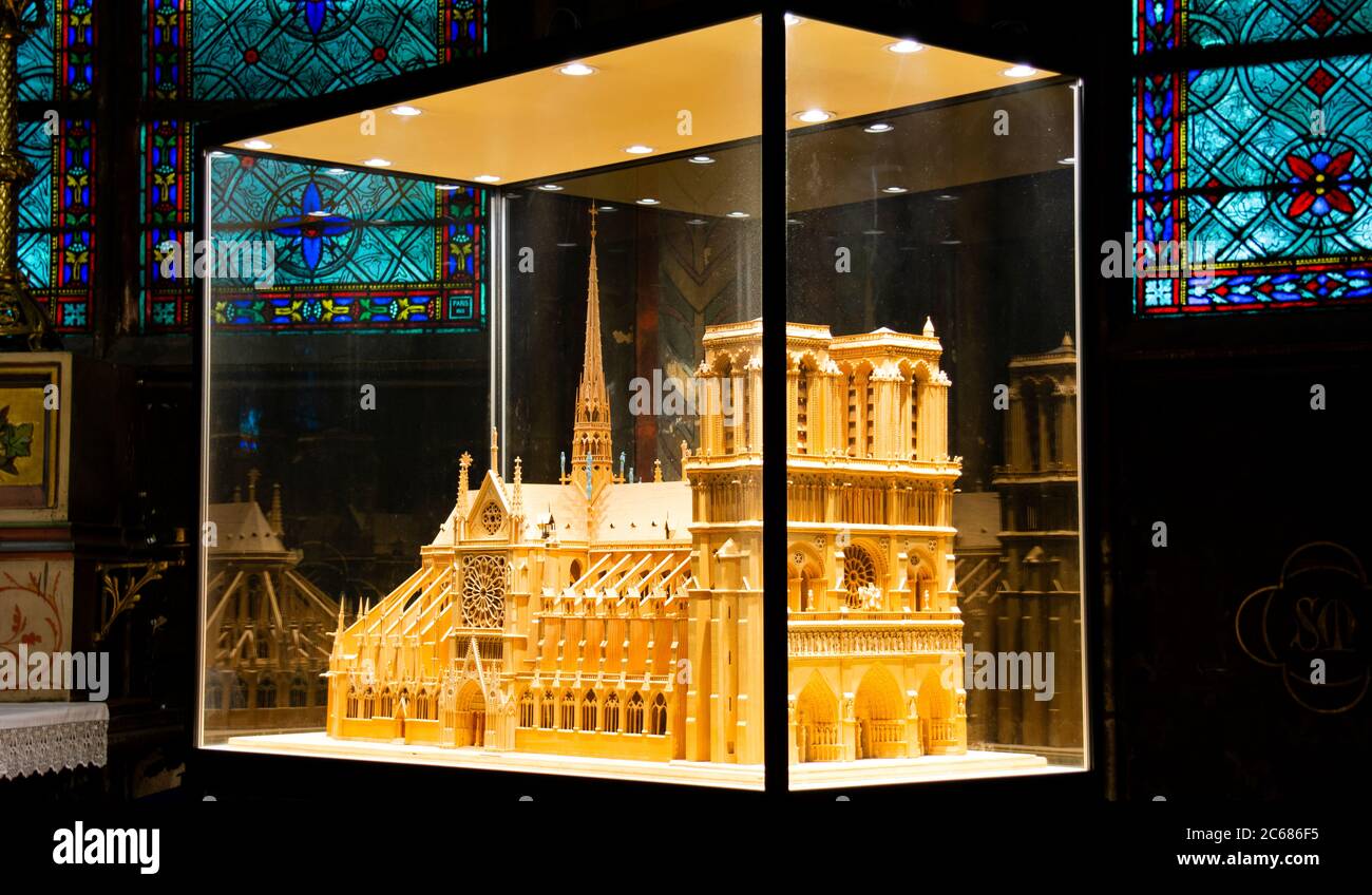 Modello in scala della Cattedrale di Notre Dame all'interno delle cattedrali, Parigi, Francia Foto Stock