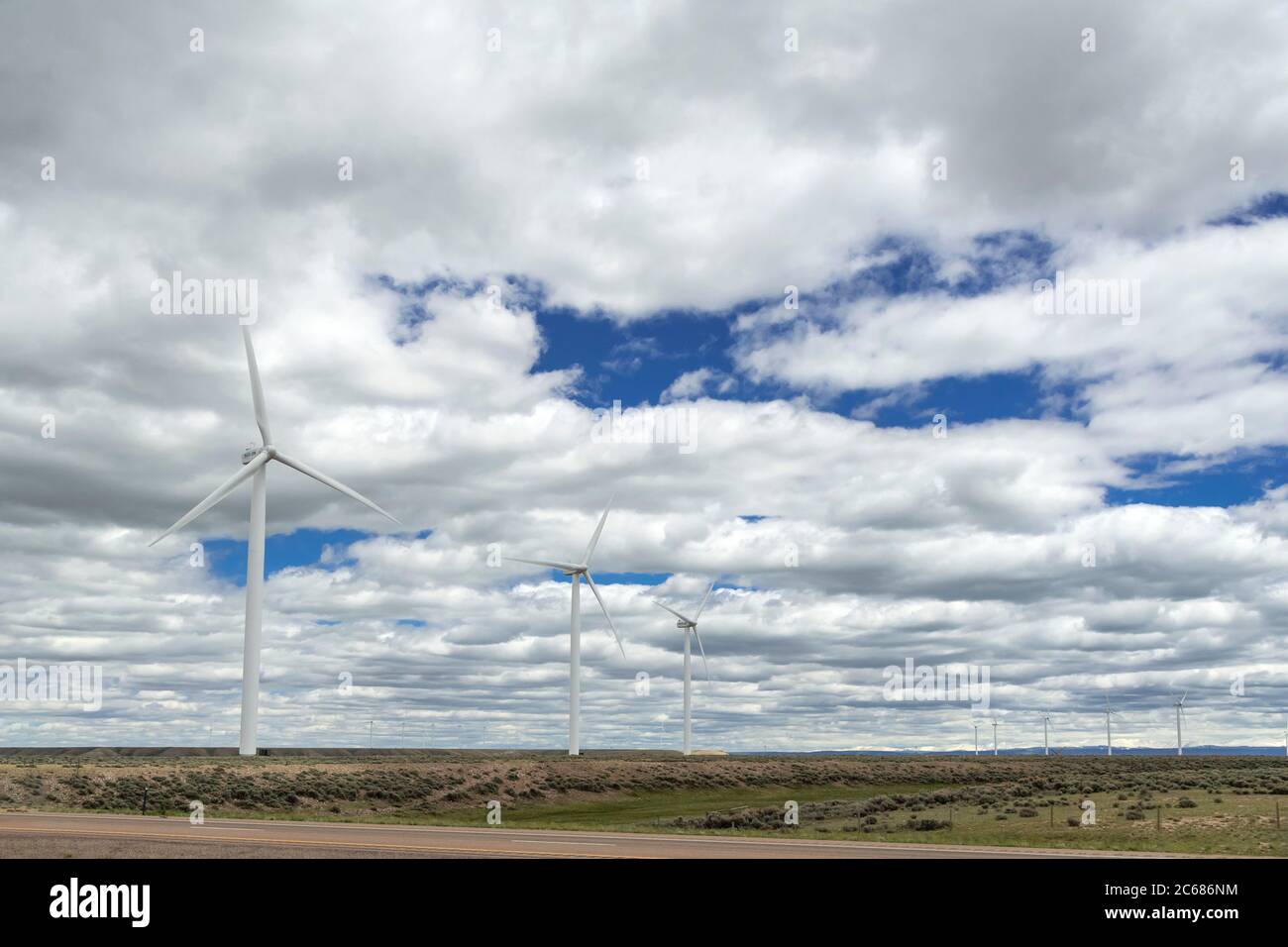 Molte turbine eoliche, Wyoming, Stati Uniti Foto Stock
