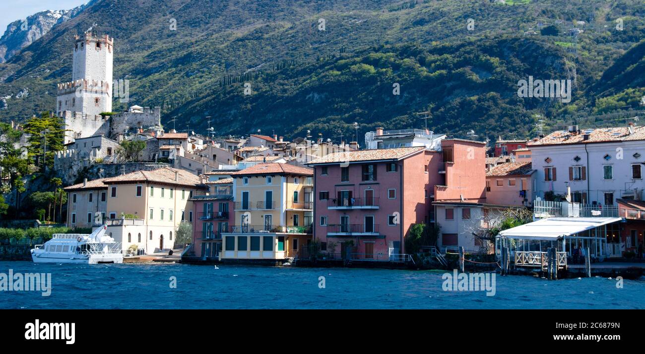 Vista sul Lago di Garda, Malcesine, Veneto, Italia Foto Stock