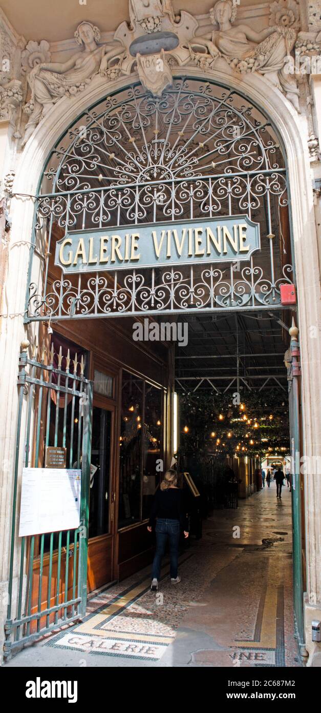 Ingresso al passaggio Galerie Vivienne nel 9° Arrondissement, Parigi, Francia Foto Stock