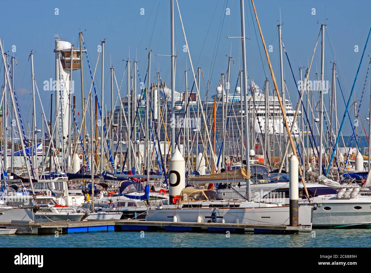 Barche al porto, le Havre, Normandia, Francia Foto Stock